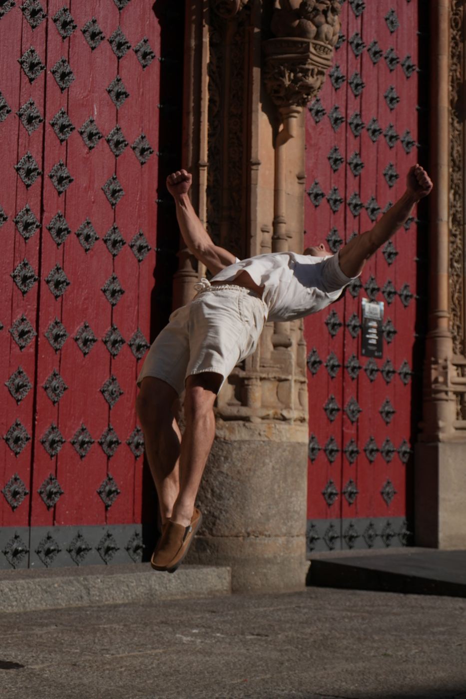 Wall run at the cathedral door